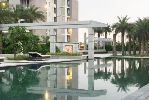 DLF-Ultima-Luxury-Residential-Project-Pool-View