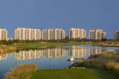 DLF Magnolias is a Highrise Ultra Luxury Residential Apartments in Gurgaon. The Project is Habitated by Successful Entrepreneurs, Top Corporate Leaders and Global Expatriates.